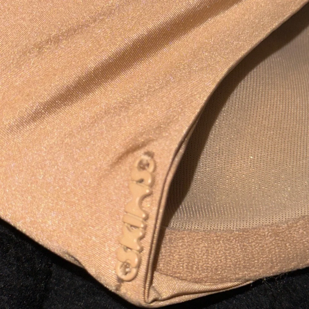 SKIMS Nude Full-Coverage Bra - Picture 5 of 12